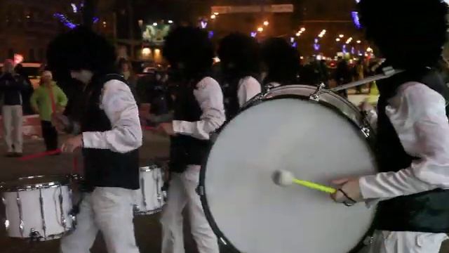 барабанщики в Атриуме,акция Л'Этуаль смотреть онлайн