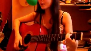 Классно девушка сыграла!!  Дворовые песни - Я прошу, не надо плакать, аккорды.