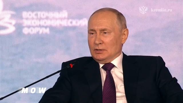 Владимир Путин выступает на пленарной сессии ВЭФ-2023