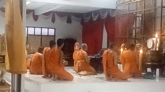 Как молятся буддистские монахи смотреть онлайн