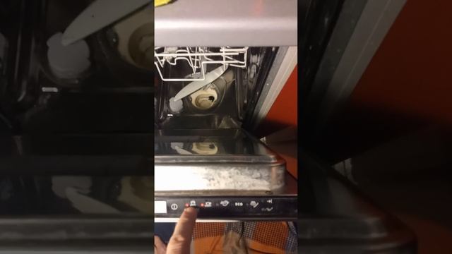 Zmywarka ELECTROLUX ESL43020 blokuje się i nie rozpoczyna pracy. смотреть онлайн