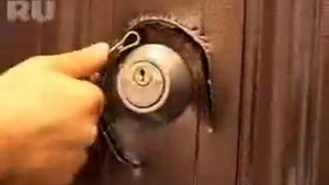 Как вскрываются (взломостойкие) китайские железные двери.AVI
