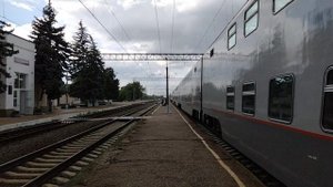 ВЛ10-1869 с поездом № 28 Симферополь — Москва на станции Остряково