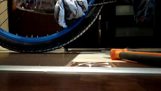 Чистим цепь велосипеда своими руками, крутая вещь, быстро! машинка для чистки смотреть онлайн