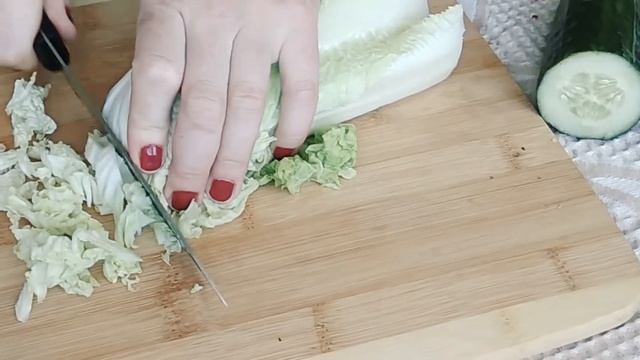 САЛАТ из ПЕКИНСКОЙ КАПУСТЫ и куриной грудки. смотреть онлайн