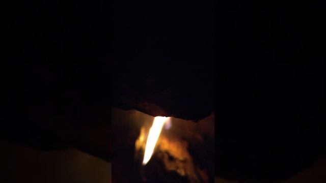 Как-то странно себя сегодня огонь ведёт. Прямо горит, как свеча. Не как обычно... 🤔 смотреть онлайн