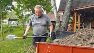 Мотоблок Беларус(МТЗ-09Н) в работе. Площадка под гараж.