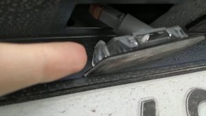 Снятие плафона номера Hyundai Solaris 2