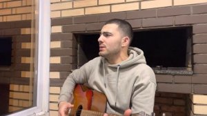 Королева снежная на гитаре