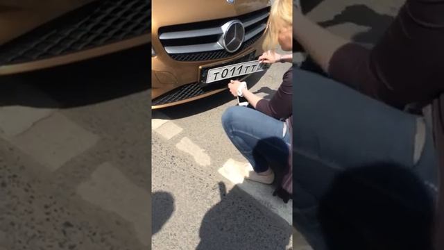 Будущая мировая судья в Тюмени учит гаишника законам