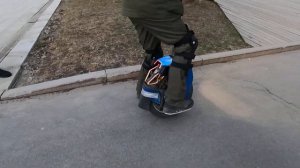 Учимся кататься на моноколесе
