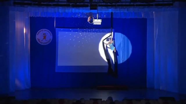 "Звезда" (воздушная гимнастика на полотнах), цирковая студия "Юная плеяда".