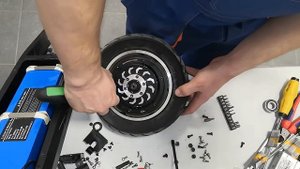 замена крышки на мотор колесе Carmega CROW 10