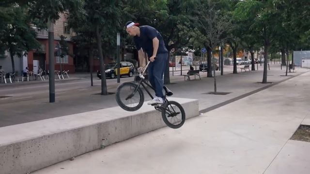 LOCKED IN BARCELONA - DIG BMX смотреть онлайн