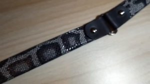 Кожаный черный ремень из лаковой змеиной кожи