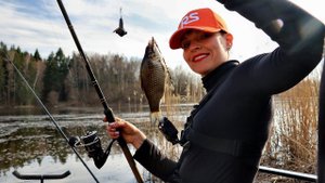 Ловля КАРАСЯ на болоте. Рыбалка с удочкой НА ПОПЛАВОК в камыше #236