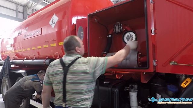 Топливозаправщик с большим смотчиком шланга ДУ-40.