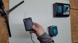 Адаптер с фонариком на аккумулятор Makita с 2-мя usb 2A и 2.1А и 12v  выход.