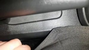 Что делать если мусор попадает между консолью и сиденьями на Весте.