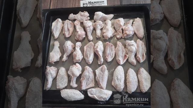 Хрустящие куриные крылышки в духовке с соусом