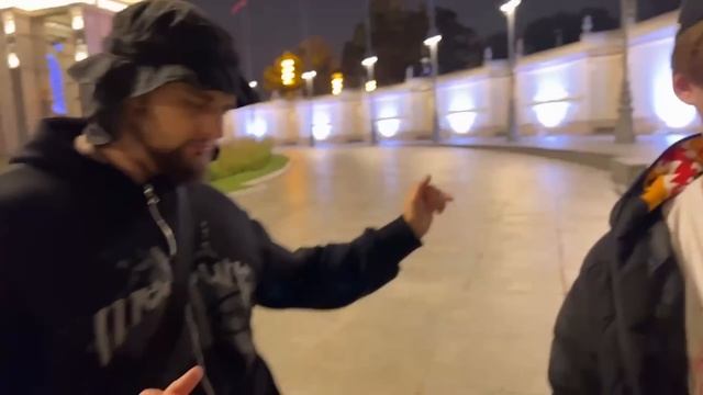 ВЕРНУЛИСЬ к ДЕВОЧКАМ В VR КЛУБ / Кореш, Парадеевич, Exile и Данила Горилла смотреть онлайн