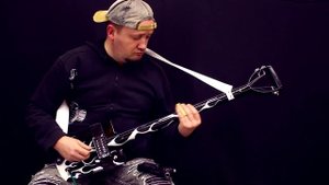 Гитара из ЛОПАТЫ! Пытаемся копать метал! Обзор.