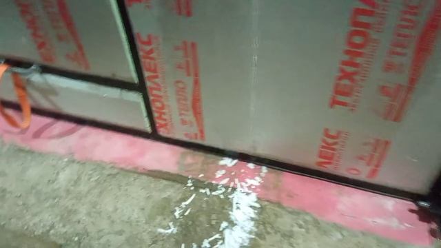 Двух секционные подъёмные ворота. Метель проникает ли снег без уплотнителей.