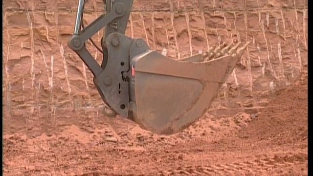 How to use S1,S2,S3 quick fit on a Volvo Crawler Excavator (Part 10 of 15) смотреть онлайн