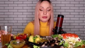 MUKBANG | Скумбрия, картофель, салат с форелью, закуски | Mackerel, potato, trout salad не ASMR