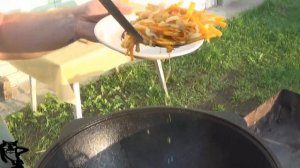 Ароматная пшенка с опятами в казане на костре