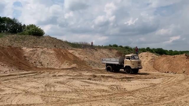 Tatra 148 v terénu (+ IFA W50) смотреть онлайн