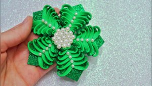 Красивая снежинка из блестящего фоамирана