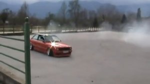 E30 Yan Yan Yandi Bitti Kül Oldu