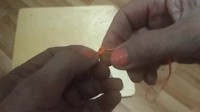 Как закрепить бусину при плетении украшений смотреть онлайн