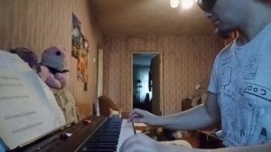 соло на синтезаторе с автоакомпониментом и "дворовыми" аккордами