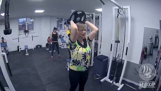 Наши девушки знают - парео летом не в моде :