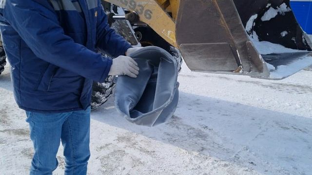 ИСПЫТАНИЕ: Трактор против УСИЛЕННОГО строительного ВЕДРА смотреть онлайн