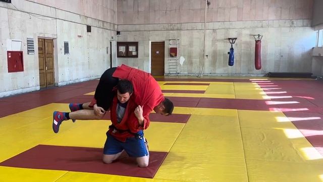 Самые ходовые броски в самбо??? смотреть онлайн