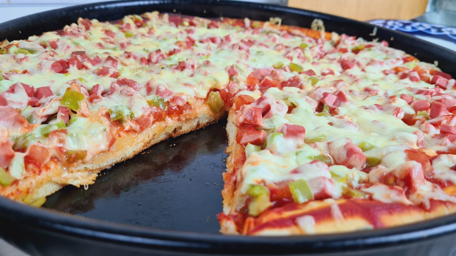 быстрая и простая пицца в духовке с колбасой фото 48
