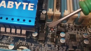 Материнская плата GA-X58A-UD3R успешно восстановлена пропайкой драйверов мосфетов в цепи управления