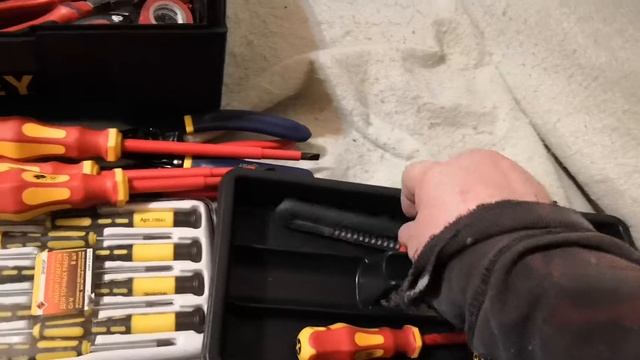 Ящик для начинающего электрика смотреть онлайн