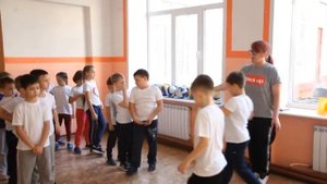 Урок физической культуры в 2 классе по теме "Подвижные игры на основе веселых стартов"