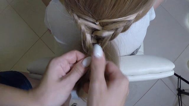 Элегантная прическа в школу. Прически на длинные волосы