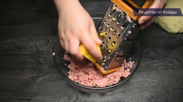 Лепёшки с сыром и колбасой на сковороде - пошаговый рецепт