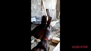 Лестница на второй этаж в гараже .