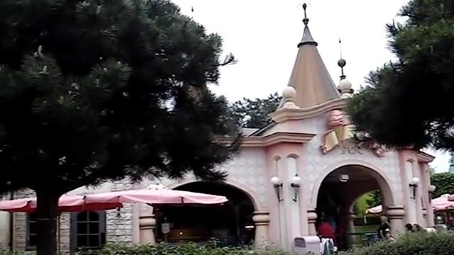 Диснейленд, Париж (Disneyland, Paris) - Fantasyland смотреть онлайн