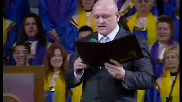 Андрей Клюев поздравил Аделаджу с Пасхой смотреть онлайн