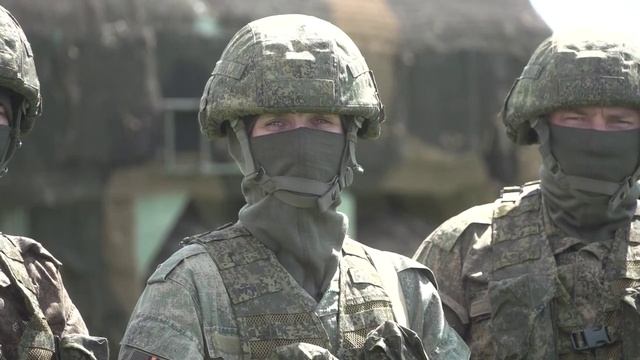 Расчёт "Искандера" поздравил ветеранов и участников СВО с наступающим 9 мая. смотреть онлайн