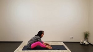 Растяжка спины, ног. Наклон сидя просто и правильно.