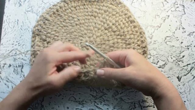 Вязаное кашпо для цветов крючком мастер-класс  #вязаниекрючком #своимируками#узоргалочкикрючком